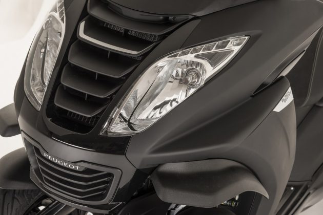 s&eacute;rie limit&eacute;e Metropolis Black Edition de PEUGEOT Scooters